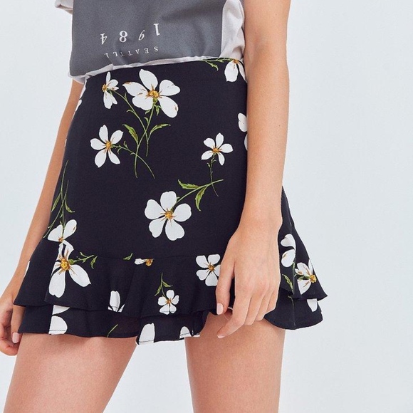 Urban Outfitters Dresses & Skirts - Kimchi Blue Floral Flippy Mini Skirt